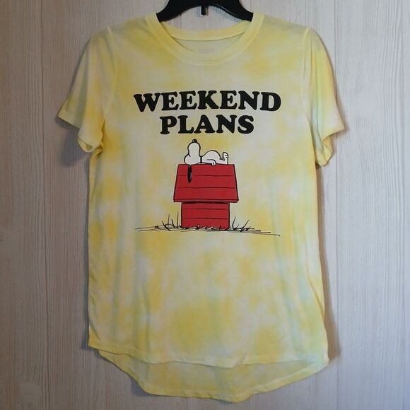 Peanuts Snoopy Size Medium Yellow Tie Dye T-Shirt Weekend Plans Nap Doghouse - Picture 1 of 4